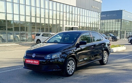 Volkswagen Polo VI (EU Market), 2013 год, 880 000 рублей, 1 фотография