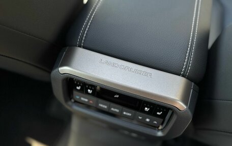 Toyota Land Cruiser Prado, 2025 год, 12 000 000 рублей, 37 фотография