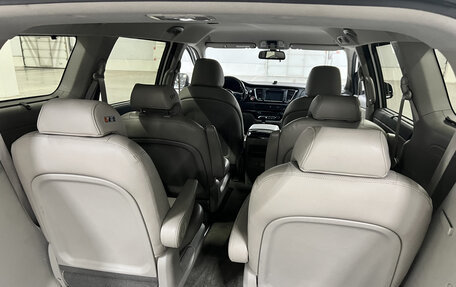 KIA Carnival III, 2017 год, 2 410 000 рублей, 20 фотография