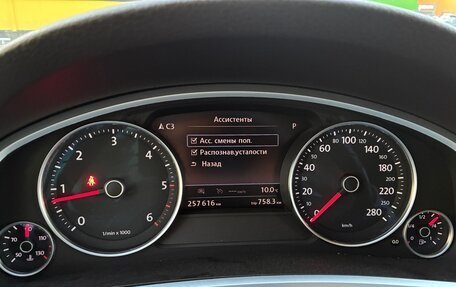 Volkswagen Touareg III, 2013 год, 2 090 000 рублей, 11 фотография