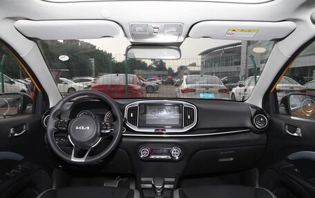 KIA Stonic, 2025 год, 1 930 000 рублей, 16 фотография