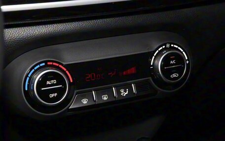 KIA Stonic, 2025 год, 1 930 000 рублей, 18 фотография