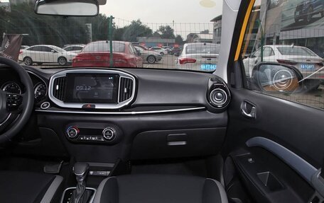 KIA Stonic, 2025 год, 1 930 000 рублей, 20 фотография