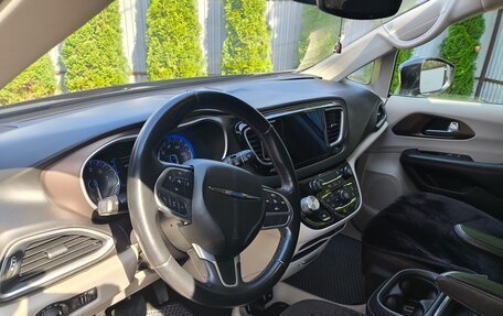 Chrysler Pacifica (RU), 2016 год, 2 500 000 рублей, 7 фотография