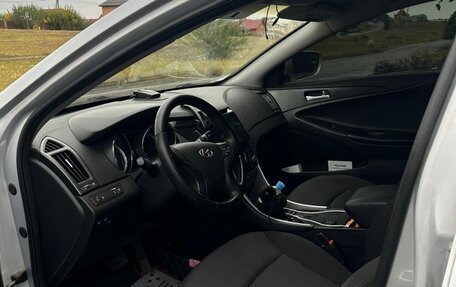 Hyundai Sonata VI, 2011 год, 1 100 000 рублей, 2 фотография