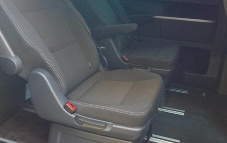 Volkswagen Multivan T6 рестайлинг, 2018 год, 3 300 000 рублей, 7 фотография