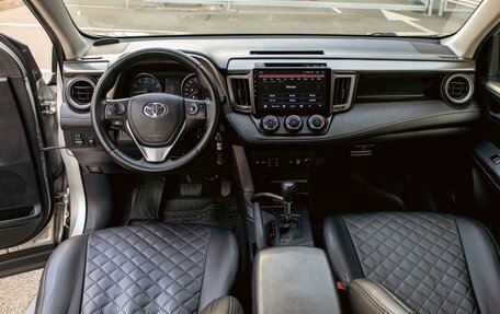 Toyota RAV4, 2018 год, 15 фотография