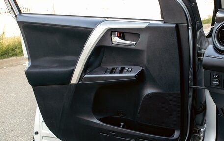 Toyota RAV4, 2018 год, 12 фотография