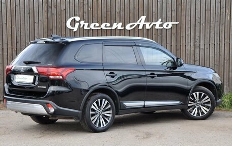 Mitsubishi Outlander III рестайлинг 3, 2019 год, 2 160 000 рублей, 5 фотография