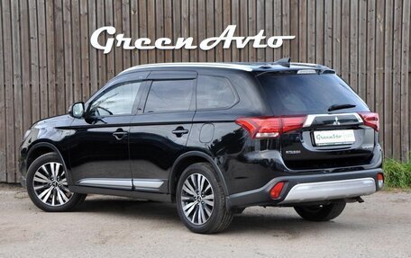 Mitsubishi Outlander III рестайлинг 3, 2019 год, 2 160 000 рублей, 3 фотография