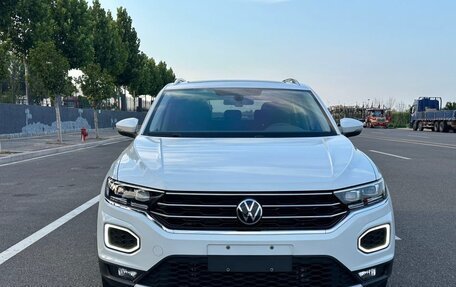 Volkswagen T-Roc I, 2022 год, 2 170 000 рублей, 2 фотография