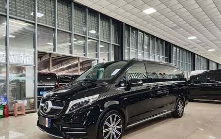 Mercedes-Benz V-Класс, 2023 год, 5 870 000 рублей, 3 фотография