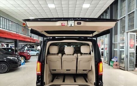 Mercedes-Benz V-Класс, 2023 год, 5 870 000 рублей, 8 фотография