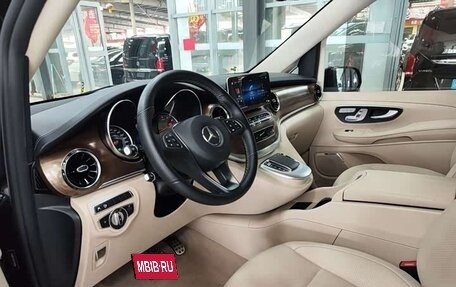 Mercedes-Benz V-Класс, 2023 год, 5 870 000 рублей, 12 фотография