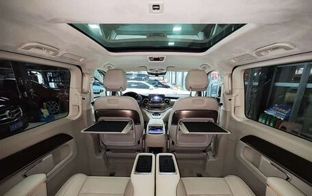 Mercedes-Benz V-Класс, 2023 год, 5 870 000 рублей, 26 фотография