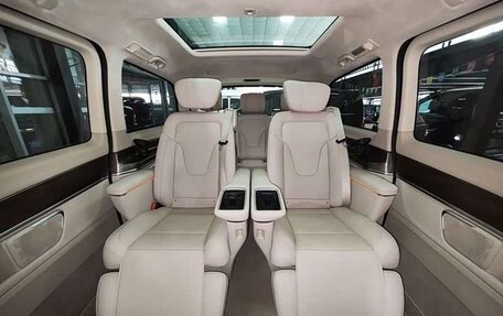 Mercedes-Benz V-Класс, 2023 год, 5 870 000 рублей, 28 фотография