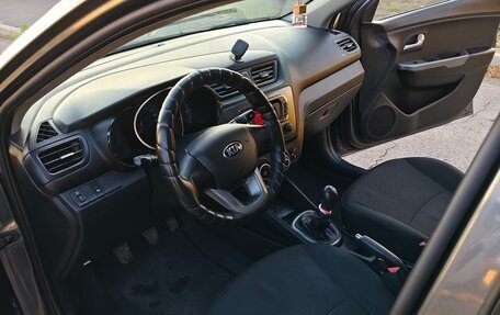 KIA Rio III рестайлинг, 2013 год, 825 000 рублей, 13 фотография