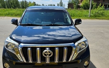 Toyota Land Cruiser Prado 150 рестайлинг 2, 2014 год, 3 200 000 рублей, 2 фотография