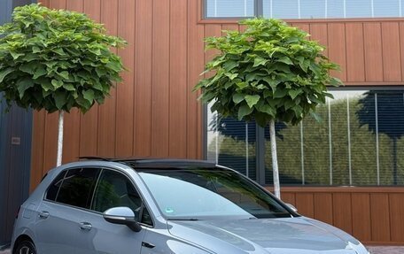 Volkswagen Golf VIII, 2022 год, 2 210 000 рублей, 2 фотография
