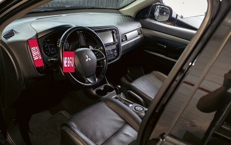 Mitsubishi Outlander III рестайлинг 3, 2014 год, 1 495 000 рублей, 13 фотография