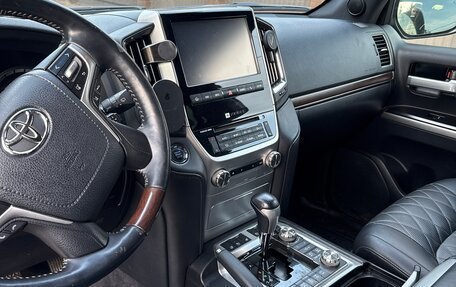 Toyota Land Cruiser 200, 2017 год, 5 700 000 рублей, 5 фотография