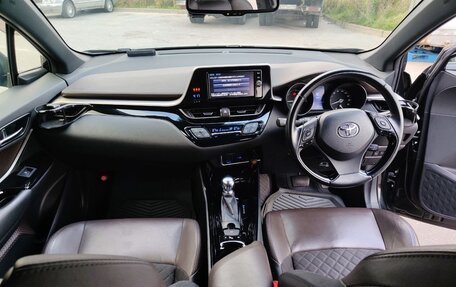 Toyota C-HR I рестайлинг, 2017 год, 1 990 000 рублей, 3 фотография