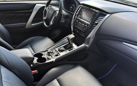 Mitsubishi Pajero Sport III рестайлинг, 2019 год, 3 385 000 рублей, 10 фотография