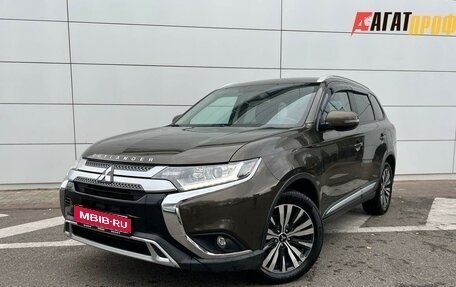 Mitsubishi Outlander III рестайлинг 3, 2018 год, 1 810 000 рублей, 1 фотография