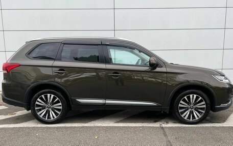 Mitsubishi Outlander III рестайлинг 3, 2018 год, 1 810 000 рублей, 5 фотография