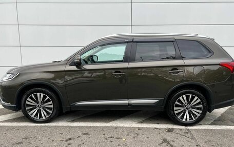 Mitsubishi Outlander III рестайлинг 3, 2018 год, 1 810 000 рублей, 6 фотография