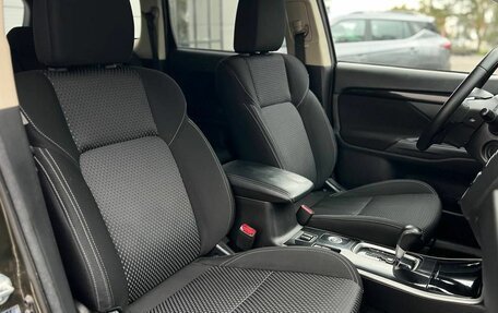 Mitsubishi Outlander III рестайлинг 3, 2018 год, 1 810 000 рублей, 16 фотография