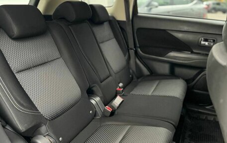 Mitsubishi Outlander III рестайлинг 3, 2018 год, 1 810 000 рублей, 20 фотография