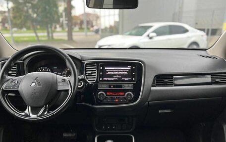 Mitsubishi Outlander III рестайлинг 3, 2018 год, 1 810 000 рублей, 18 фотография
