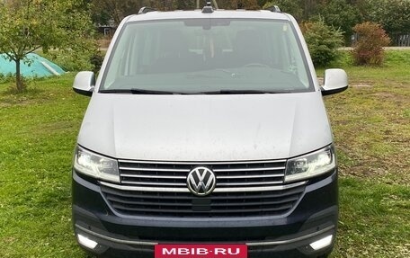 Volkswagen Multivan T6 рестайлинг, 2020 год, 5 750 000 рублей, 2 фотография