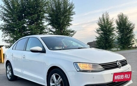 Volkswagen Jetta VI, 2013 год, 650 000 рублей, 2 фотография