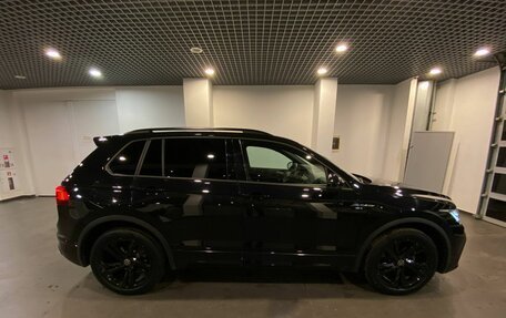 Volkswagen Tiguan II, 2021 год, 3 495 000 рублей, 2 фотография