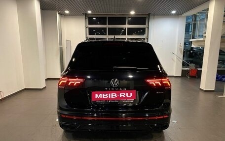 Volkswagen Tiguan II, 2021 год, 3 495 000 рублей, 4 фотография