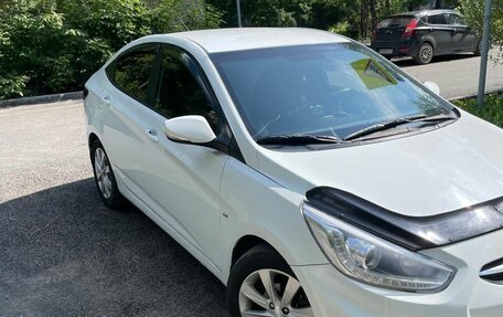 Hyundai Solaris II рестайлинг, 2013 год, 800 000 рублей, 1 фотография