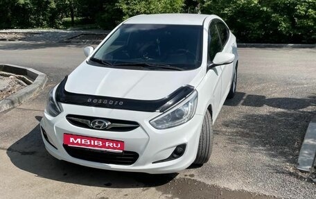 Hyundai Solaris II рестайлинг, 2013 год, 800 000 рублей, 4 фотография
