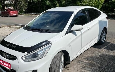 Hyundai Solaris II рестайлинг, 2013 год, 800 000 рублей, 3 фотография