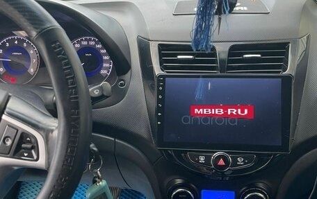 Hyundai Solaris II рестайлинг, 2013 год, 800 000 рублей, 6 фотография