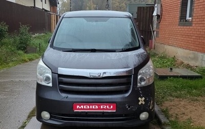 Toyota Noah III, 2007 год, 900 000 рублей, 1 фотография