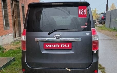 Toyota Noah III, 2007 год, 900 000 рублей, 4 фотография