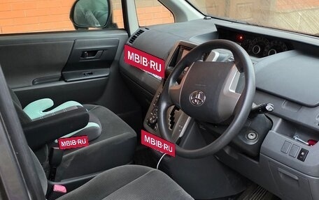 Toyota Noah III, 2007 год, 900 000 рублей, 7 фотография