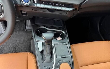 Lexus UX I, 2021 год, 3 100 000 рублей, 10 фотография