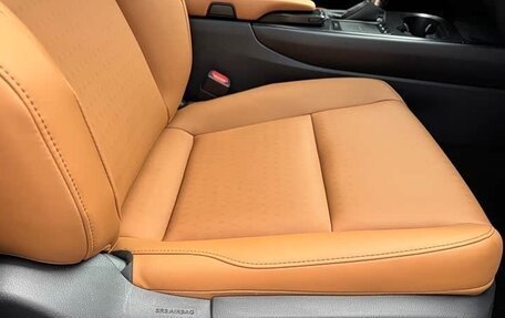 Lexus UX I, 2021 год, 3 100 000 рублей, 11 фотография