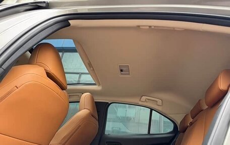 Lexus UX I, 2021 год, 3 100 000 рублей, 14 фотография