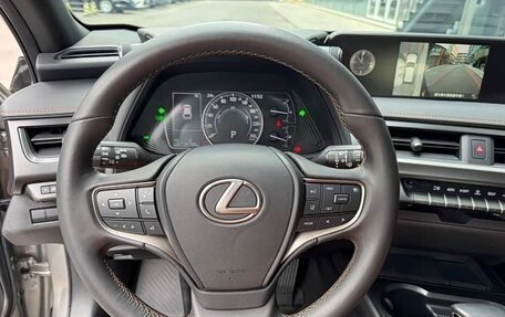 Lexus UX I, 2021 год, 3 100 000 рублей, 25 фотография