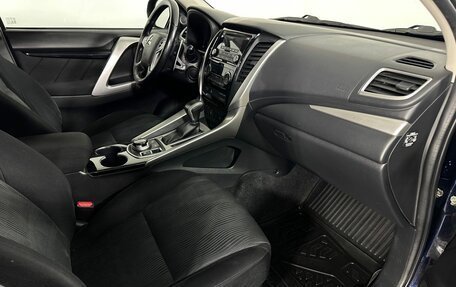 Mitsubishi Pajero Sport III рестайлинг, 2017 год, 2 500 000 рублей, 14 фотография