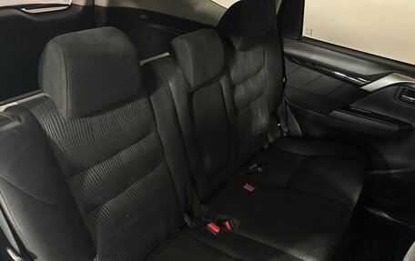 Mitsubishi Pajero Sport III рестайлинг, 2017 год, 2 500 000 рублей, 15 фотография